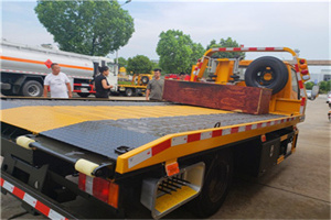 贵南附近拖车电话号码服务